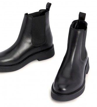 Tommy Jeans Chelsea leather ankle boots with black inscription