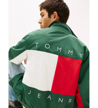 Tommy Jeans Casaco repelente de �gua com log�tipo verde nas costas