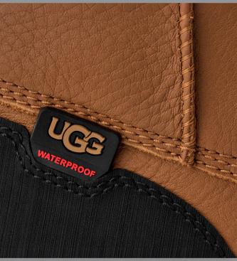 UGG Stivali in Pelle Adirondack XXV marrone