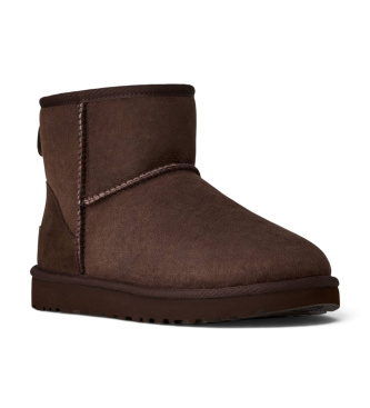 UGG Classic Mini II Stiefel aus Fell in Dunkelbraun