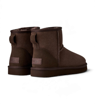 UGG Classic Mini II Stiefel aus Fell in Dunkelbraun