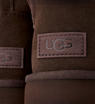 UGG Classic Mini II Stiefel aus Fell in Dunkelbraun