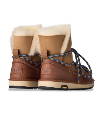 UGG Usnjeni škornji Classic Tread Boot rjavi