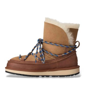 UGG Usnjeni škornji Classic Tread Boot rjavi
