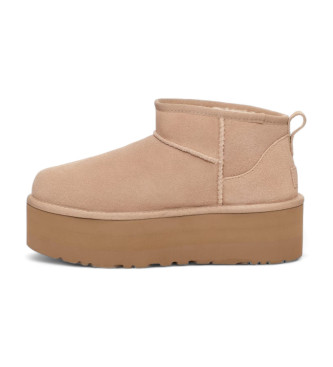 UGG Klassische Ultra Mini Plateau-Stiefeletten aus Leder beige