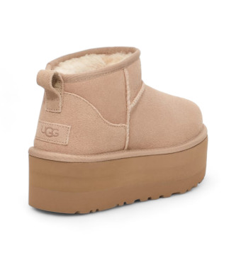 UGG Klassische Ultra Mini Plateau-Stiefeletten aus Leder beige