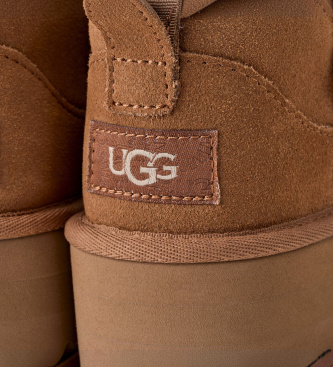 UGG Fellstiefel mit Plateau Classic Ultra Mini braun