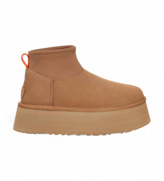 UGG Botins Classic Mini Dipper em pele castanha