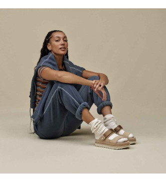 UGG Beżowe skórzane sandały Goldenstar Glide