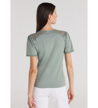 Victorio & Lucchino, V&L Kortärmad t-shirt med V-ringning och gröna detaljer