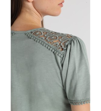 Victorio & Lucchino, V&L Kortärmad t-shirt med V-ringning och gröna detaljer