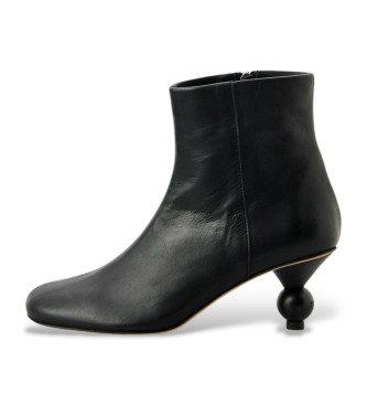 Weekend Max Mara Acro leather ankle boots black