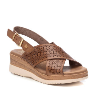 Xti Sandalias 143852 taupe