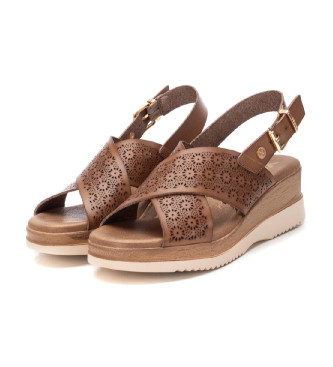 Xti Sandalias 143852 taupe