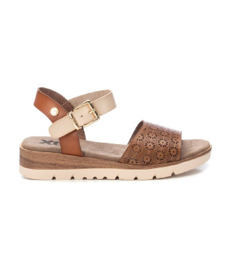 Xti Sandals 143856 taupe