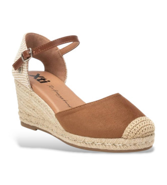 Xti Brown three-material sandals
