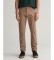 Comprare Gant Pantaloni marrone deserto dalla vestibilità regolare