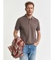 Gant Regular Fit Shield polo i brun piqué