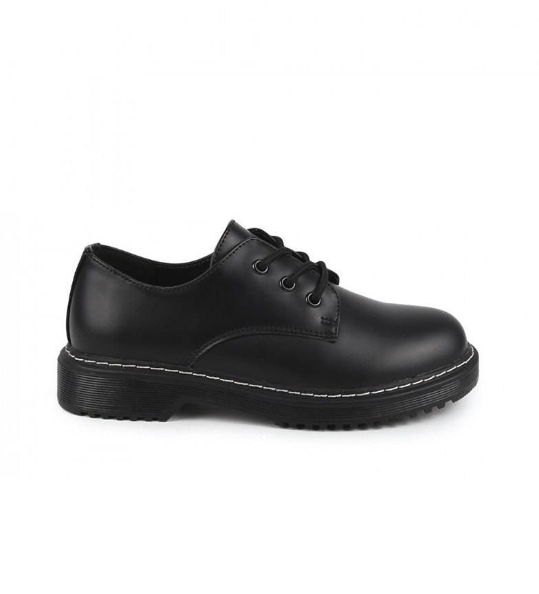 Chika10 Angleterre 03 chaussures noires